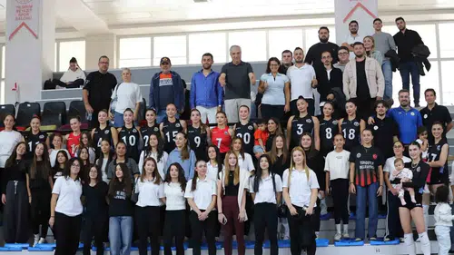 Turgutlu’nun Sultanları parkede fırtına gibi esti: Sezona set vermeden giriş