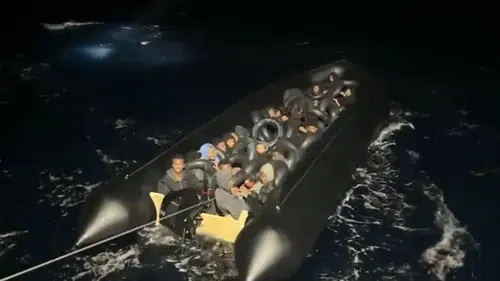 Didim açıklarında gökyüzünden yakın takip: 34 kaçak göçmen yakalandı