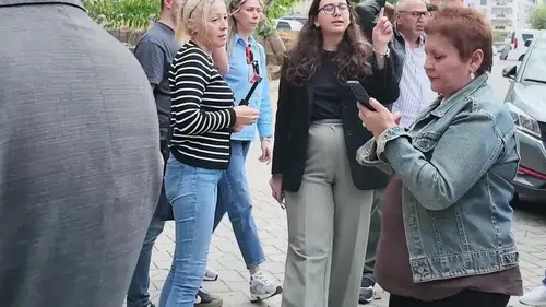 Ev hapsindeki siyasetçi için yapılan açıklamada tansiyon yükseldi: Site yönetiminden sert müdahale