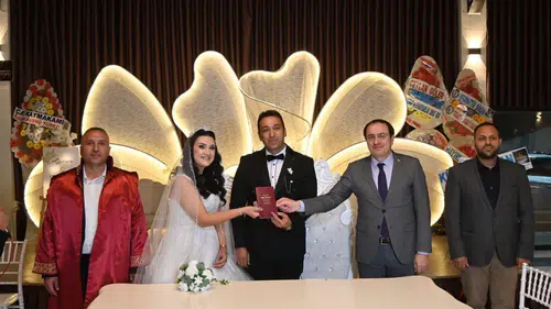 Kaymakam Türker’den mesai arkadaşlarına anlamlı jest: Nikah masasında şahitlik yaptı