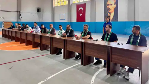 Sahadan sınıfa uzanan dostluk köprüsü: Muğlasporlu yıldızlar öğrencileri büyüledi