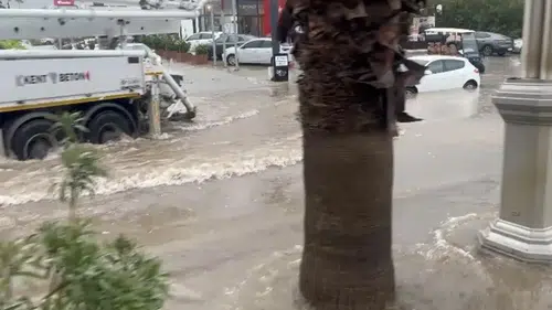 Bodrum'da kabus dolu anlar: Sel sularında mahsur kalan hamile kadın için seferberlik