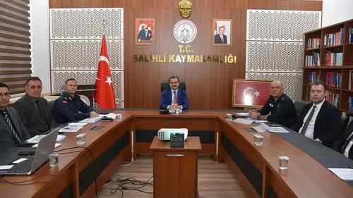 Salihli'de tehlike saçan yapılar için düğmeye basıldı: Şehir estetiği yeniden şekilleniyor