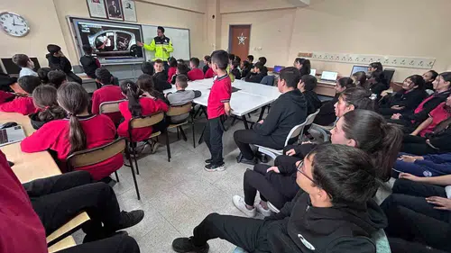 Afyonkarahisar'da jandarmadan geleceğin sürücülerine trafik seferberliği