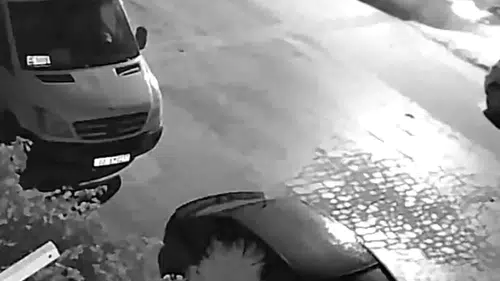 Bolvadin'de gece yarısı dehşeti: Kontrolden çıkan araç direğe böyle çarptı