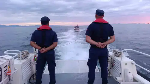 Didim açıklarında yardım çığlığı: Motoru bozulan tekne sürüklendi