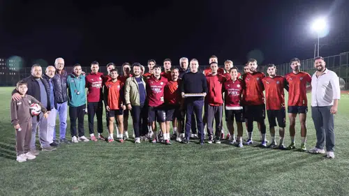 Kazayı atlattı, soluğu sahada aldı: Başkan Arıcı’dan futbolculara moral ziyareti