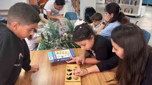Aydın’da kütüphaneler oyun sahasına dönüştü: Minikler strateji geliştirerek öğreniyor
