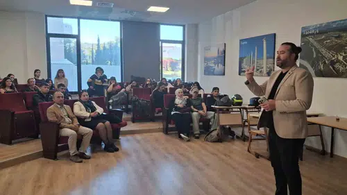 Genç iletişimcilere kariyer reçetesi: Diplomanın ötesine geçin