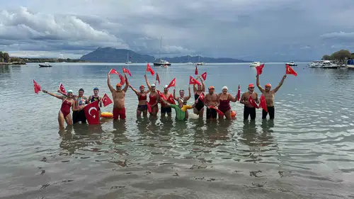 Datça’nın mavi sularında Cumhuriyet için kulaçlar birleşti