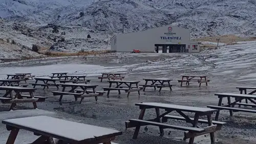Denizli zirvelerinde kış provası: İlk kar yağışı yüzleri güldürdü