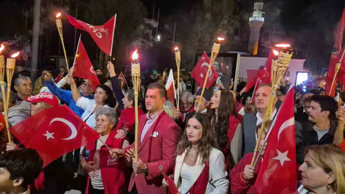 Bodrum’da Cumhuriyet coşkusu zirve yaptı: Fener alayı ve Dedublüman ile unutulmaz gece