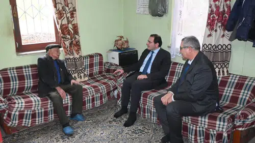 Çay ilçesinde vefa günü: Kaymakam Türker ulu çınarları unutmadı