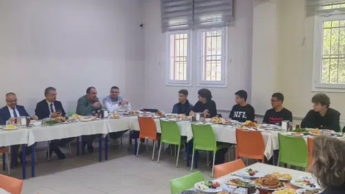 Nazilli'de egitimin gelecegi genclerle masaya yatirildi