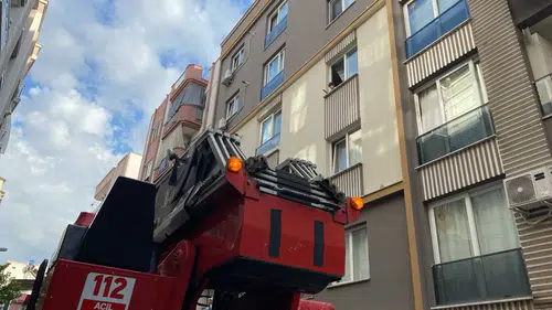 Aydın'da yürekleri ağza getiren görüntü: Penceredeki minik çocuk ekipleri harekete geçirdi
