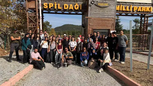 Spil Dağı’nın zirvesinde objektifler doğa için konuştu