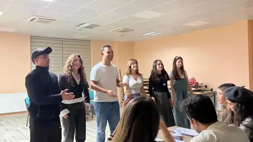 Kalemleri güçleri oldu: Muğlalı gençler sahnede devleşti