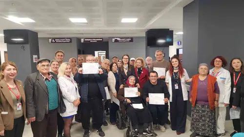 Aydın'da diyabetle yaşamı kolaylaştıran okul: 18 mezun sertifikalarına kavuştu
