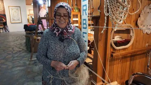 Tarihin tozlu sayfalarından gelen güç: Tireli Raife ustanın asırlık halat tutkusu