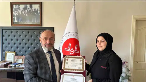 Salihli’de gurur tablosu: Hafızlık tacını takan gençler belgelerine kavuştu