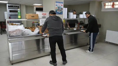 Kuşadası’nda hesaplı öğle yemeği tercihi Adalı Kart oldu: Yüzde 92’lik rekor kullanım