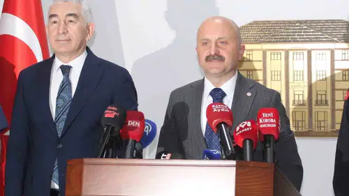 Kuşadası'ndaki pazar yeri yangınında Vali Varol'dan ilk açıklama: Can kaybı yok