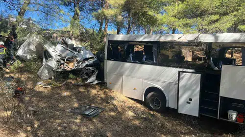 Tatil yolunda acı bilanço: Tur otobüsü şarampole devrildi