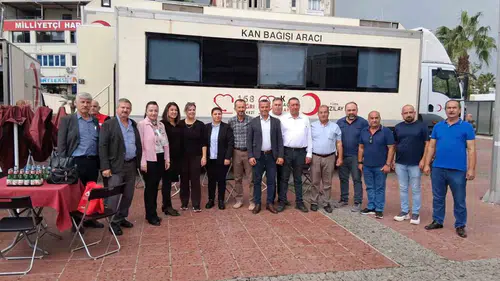 Aliağa'nın mahalle temsilcilerinden Kızılay'a anlamlı destek