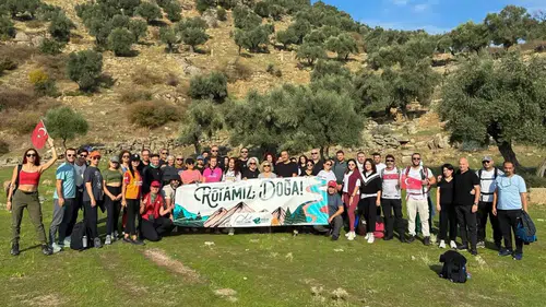 Efeler'in adımları tarihe ve Cumhuriyete açıldı: Alinda'da coşkulu buluşma