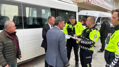 Çivril’de okul yollarında sıkı takip: Servisler mercek altına alındı