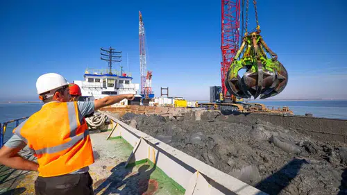 İzmir Körfezi'nde dev temizlik operasyonu: 1,5 milyon tonluk dip taraması tamamlandı