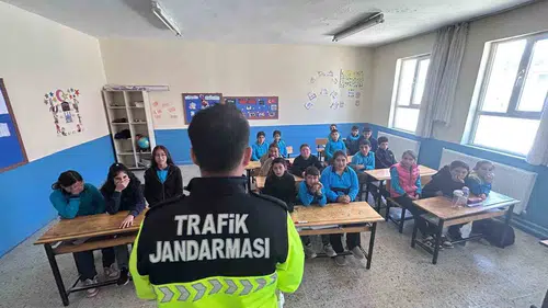 Minik adımlara trafik dersi: Jandarmadan dört ilçede seferberlik