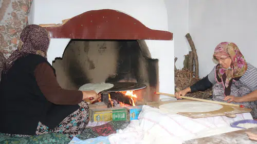Çivril’de kış hazırlığı telaşı: İmece usulü yufkalarla bereketli sofralar kuruluyor
