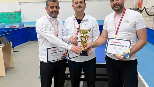Müftülük ekibinden masa tenisinde büyük başarı: Kupayı müzelerine götürdüler