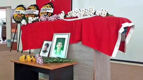 Çeşme eğitim dünyasını yasa boğan veda: Müdür Nemide Korkmaz son yolculuğuna uğurlandı