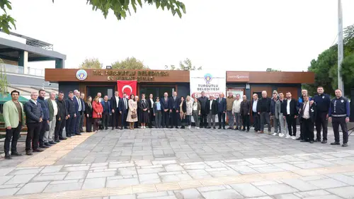Turgutlu’da bürokrasiyi mahalleliye getiren hamle: Hizmet ayağa geldi