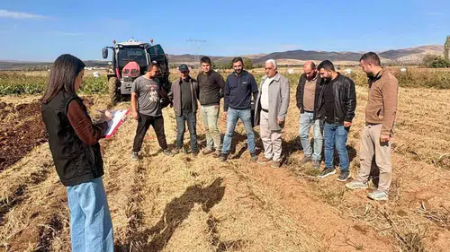 Afyonkarahisar’da tarlanın sesi sahada yankılanıyor: Çiftçiyle yüz yüze çözüm mesaisi