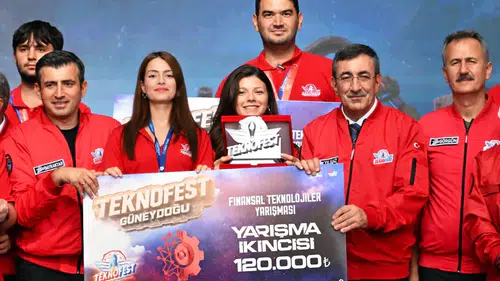 Manisalı gençlerden finans dünyasına dijital kalkan: TEKNOFEST’te ikincilik kürsüsü