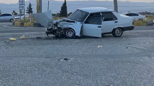 Alaşehir yolunda sabah dehşeti: Genç sürücü hastanelik oldu