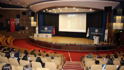 ADÜ’de yeni dönem heyecanı: Öğrencilere kampüs yaşamının anahtarı verildi