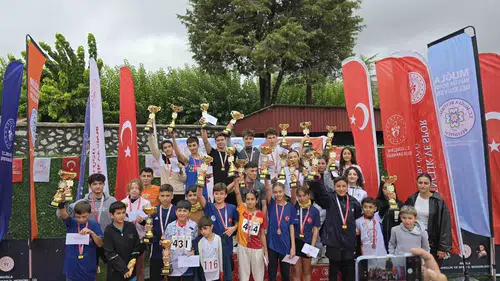 Cumhuriyetin izinde ter döktüler: Pistin şampiyonları ödüllerine kavuştu