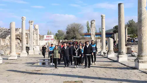 Tarihin izinde sağlıklı yaşam yürüyüşü: Afrodisias’ta adımlar sağlık için atıldı