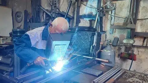 Denizli’nin mucit öğretmeni son yolculuğuna uğurlandı: Bir ömür eğitime ve üretime adandı