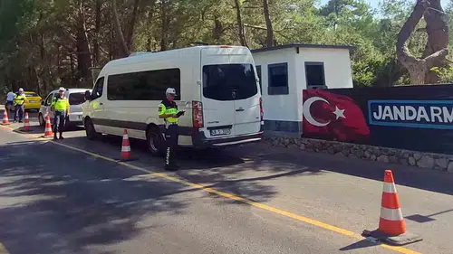 Muğla yollarında sıkı denetim: Yüzlerce araç trafikten çekildi