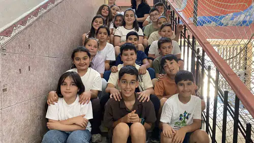 Minik öğrencilerin karne günü: Vedanın burukluğu başarıyla buluştu