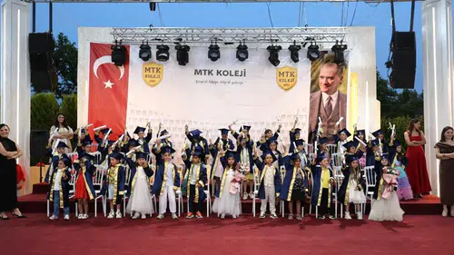 MTK Koleji’nde çifte bayram: Mezuniyet coşkusu ve karne sevinci bir arada yaşandı