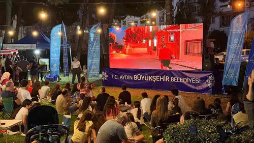 Nazilli’de nostaljik sinema rüzgarı: Yıldızların altında kahkaha dolu bir gece