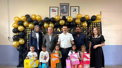 Emirdağ’da karne günü coşkusu: Minik öğrencilerin tatil heyecanına protokol ortak oldu