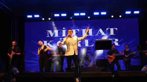 Honaz kirazının başkentinde festival ateşi Mithat Körler ile yandı