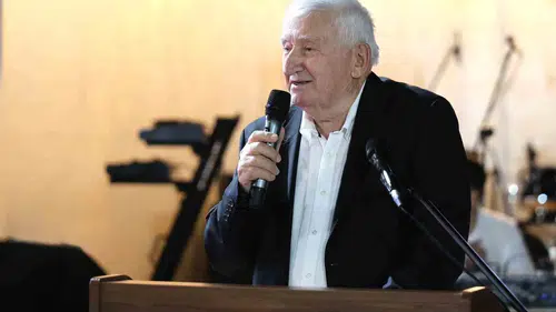 Genç mezunlara duygusal veda: Geleceğin mimarları yola çıkıyor